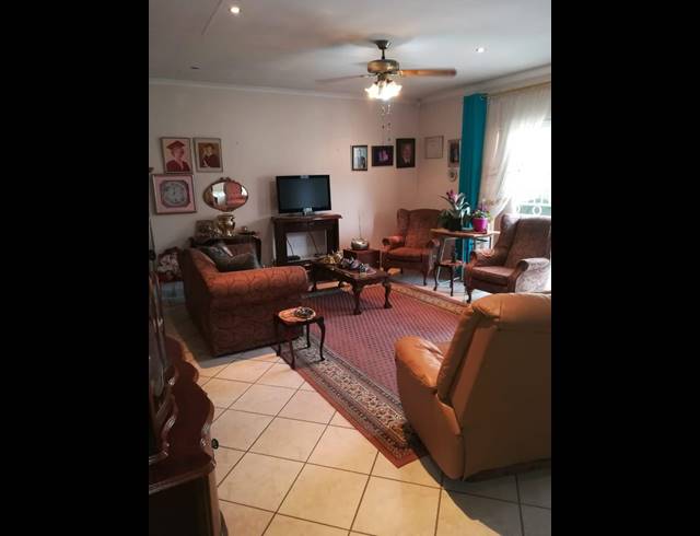 3 BEDROOM TOWNHOUSE FOR SALE IN CLAREMONT